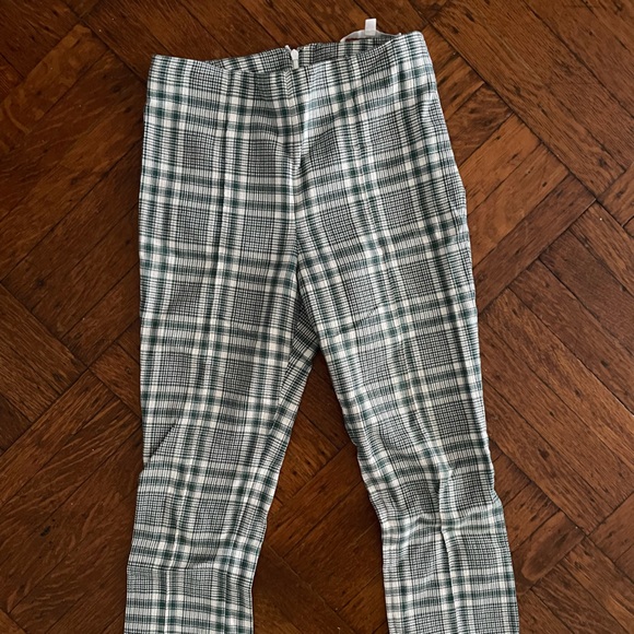 Veronica Beard Skinny Leg Pants
Green Plaid Print - Picture 3 of 3